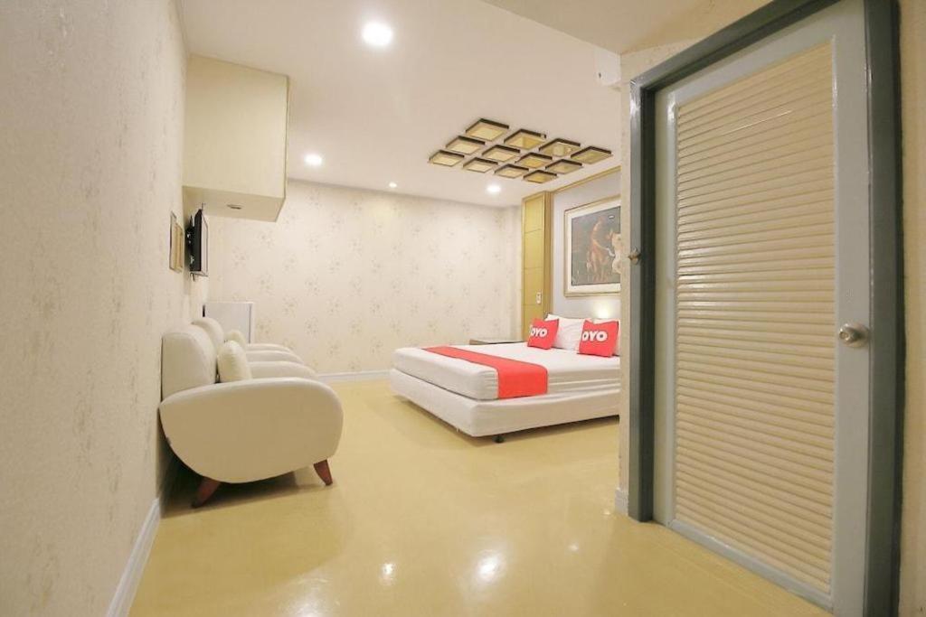 Oyo 1002 Pinklao Hotell