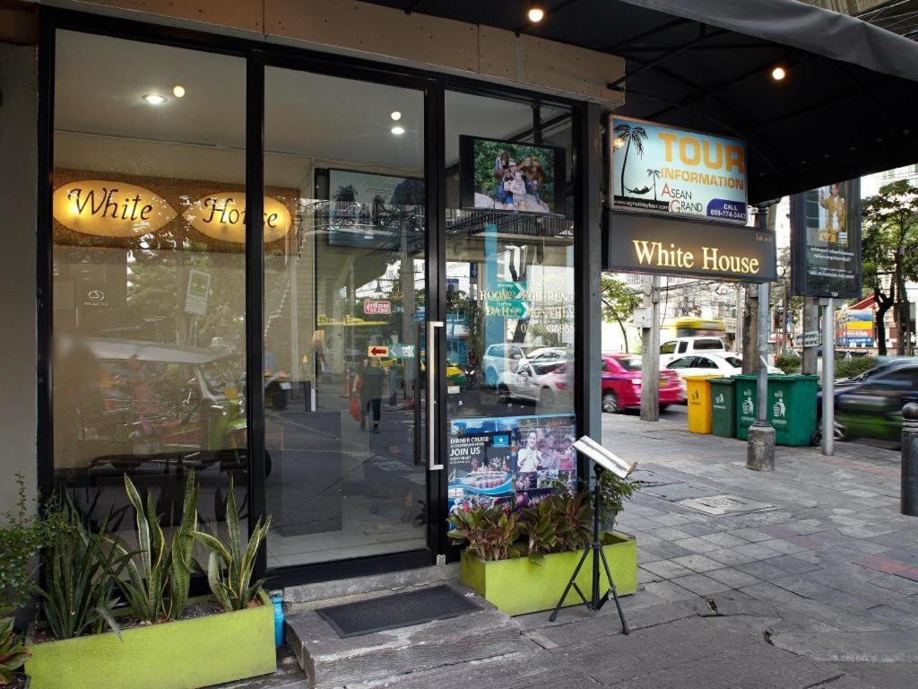 White House Asoke Sukhumvit 18 3*
