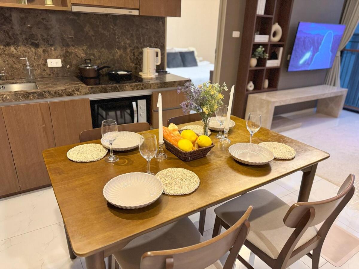 2 Bed 2 Bath Phrom Phong Bts Apartment *