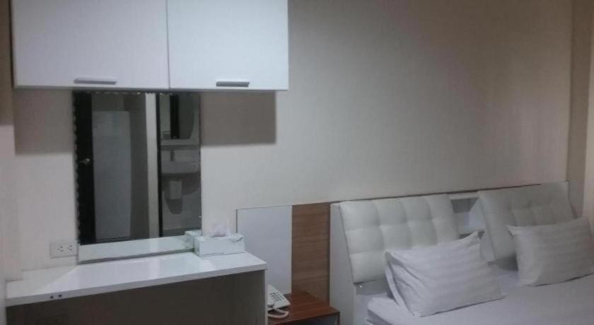 White House Asoke Sukhumvit 18 Hotel Bangkok