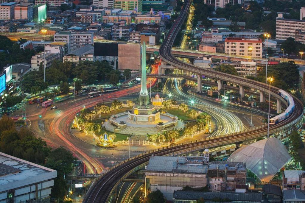 Oyo 225 Premier Place Hotel