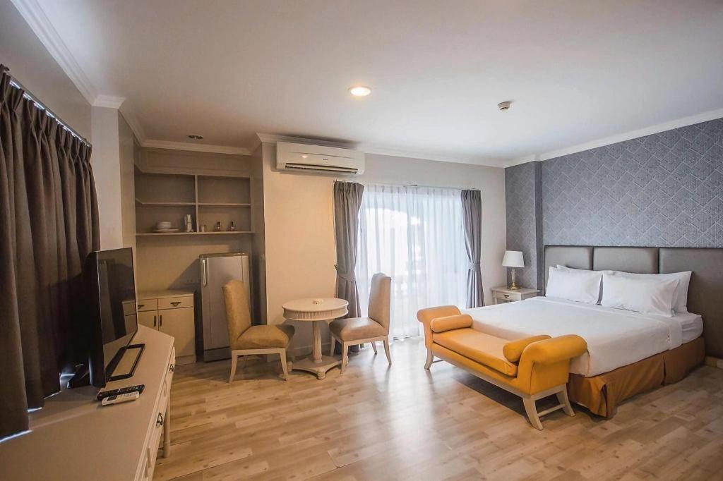 Romance Srinakarin Khách sạn 3*
