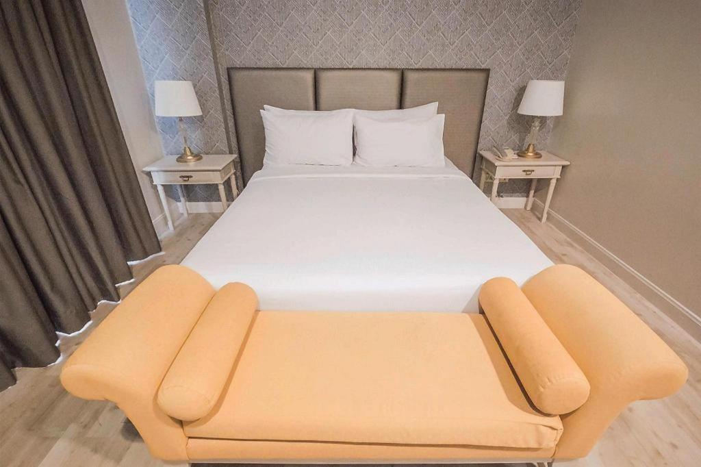 Khách sạn Romance Srinakarin 3*