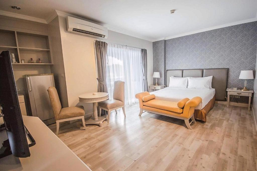 Romance Srinakarin Khách sạn Bangkok