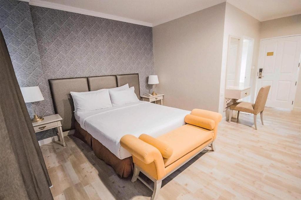 Romance Srinakarin Khách sạn 3*