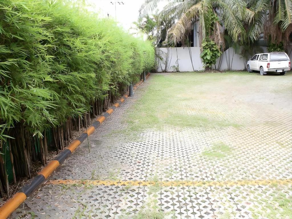 Khách sạn Romance Srinakarin