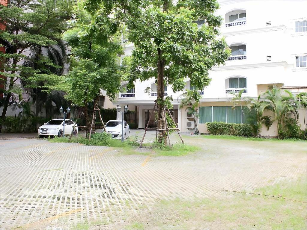 Romance Srinakarin Khách sạn