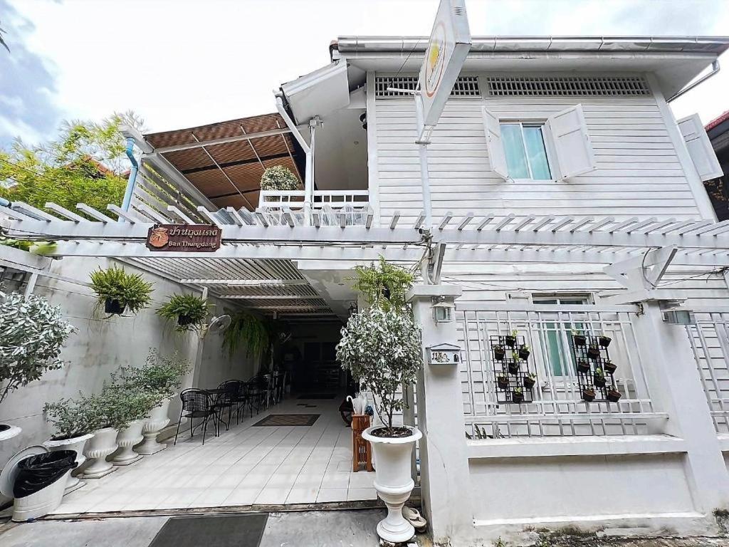 Ban Thungdang Housetel Hotel