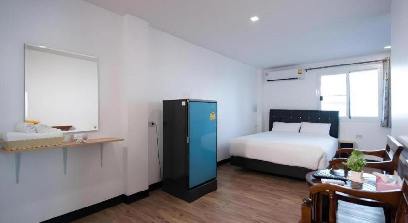 Hoppers Place Donmuang Hostel *
