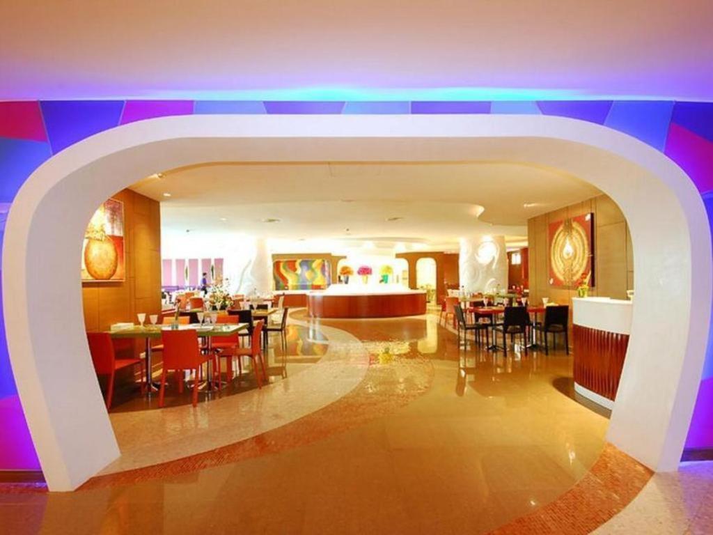 Hip Hotel
