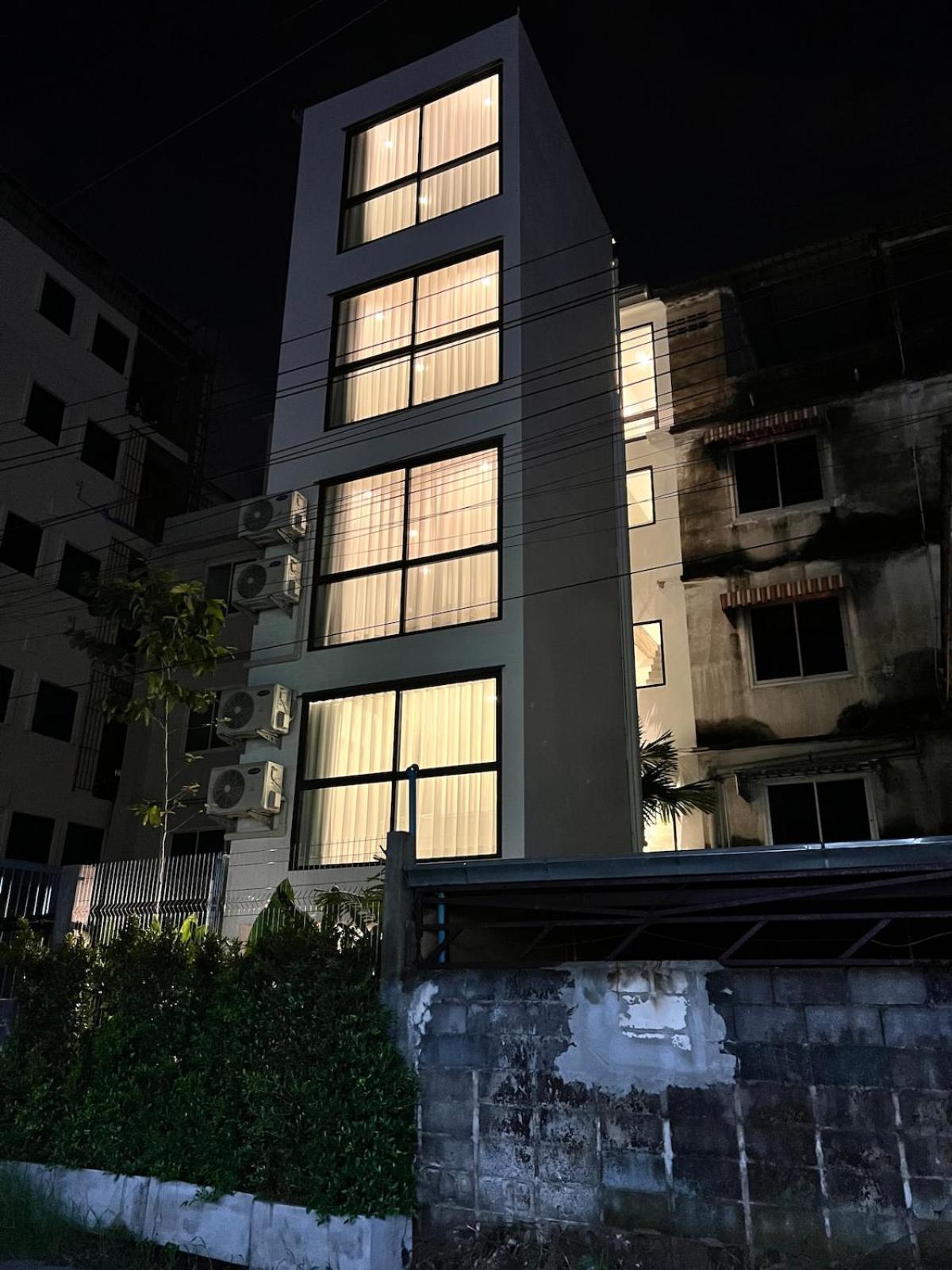 2 Bed & 2 Bath Suite, 4th Floor Bangkok