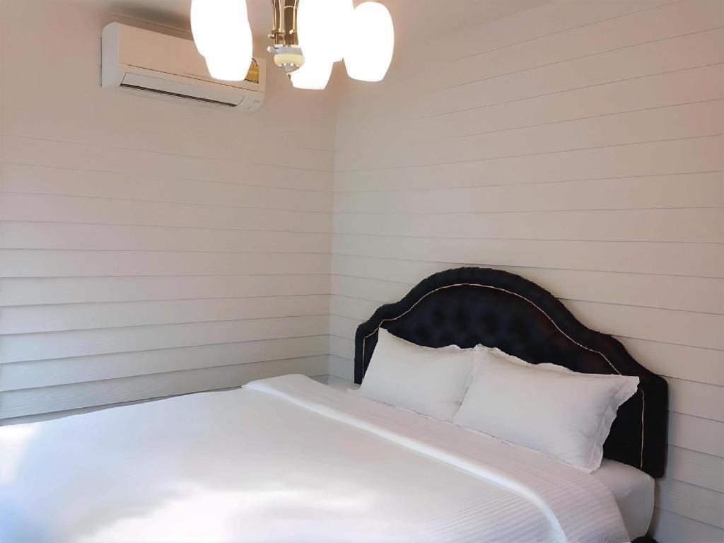 Ban Thungdang Housetel Hotel