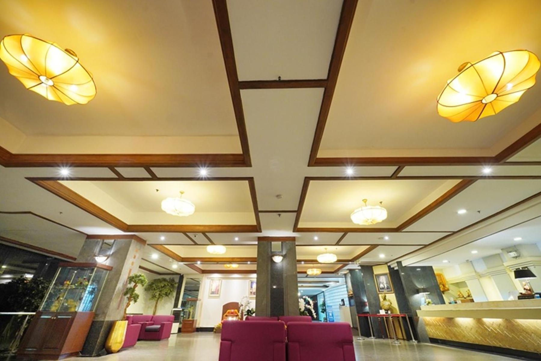 Riverside Hotel