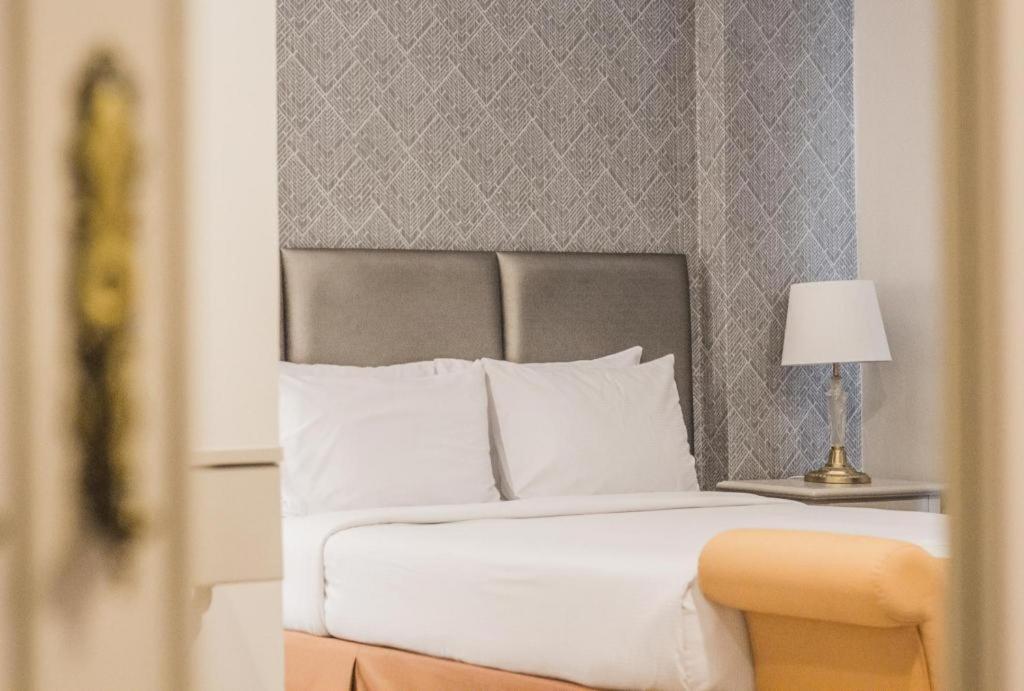 Khách sạn Romance Srinakarin Bangkok