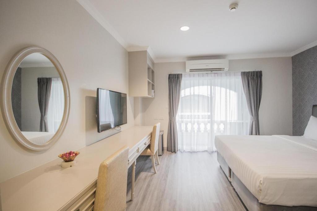 Khách sạn Romance Srinakarin Bangkok