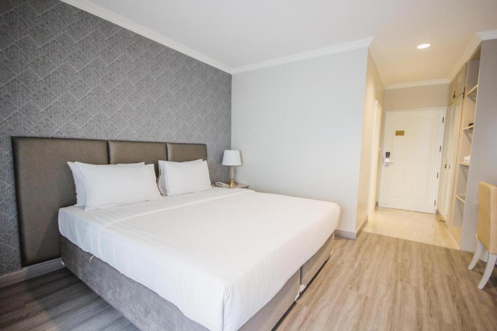 Khách sạn Romance Srinakarin Bangkok
