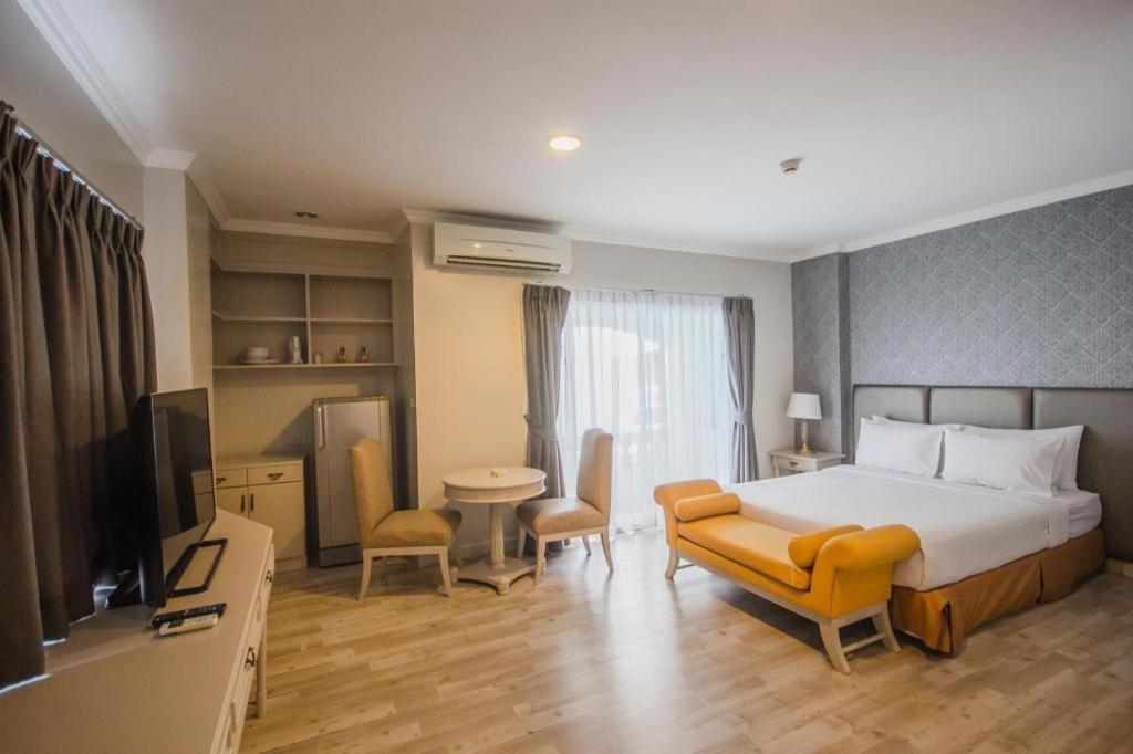 Khách sạn Romance Srinakarin 3*
