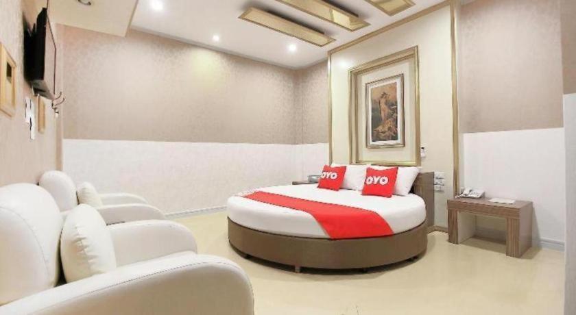 Oyo 1002 Pinklao Hotell