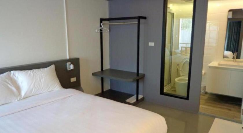 Silom Hotel 2*
