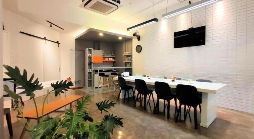 Silom Hotel 2*