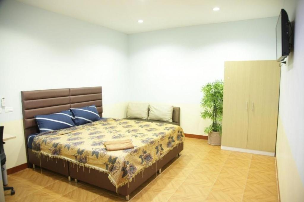 Friends House Resort 3*