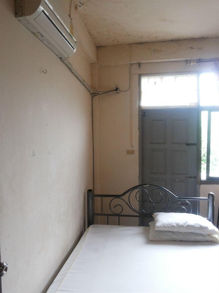 Oyo 938 Place Hotel 2*