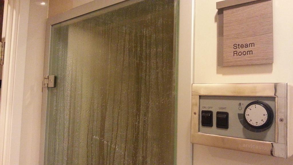 Bluetel Tiwanon Station Hotell 4*
