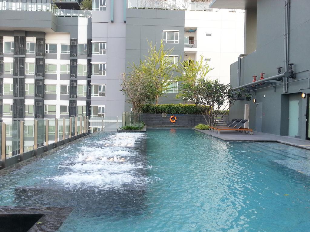 Hotell Bluetel Tiwanon Station