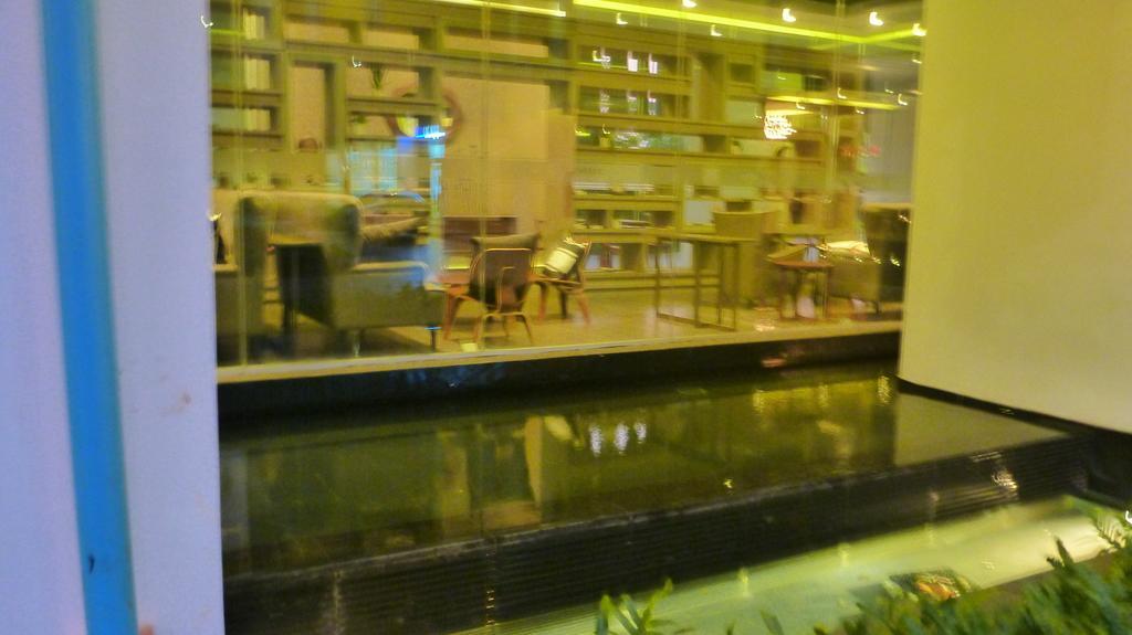 Hotell Bluetel Tiwanon Station 4*