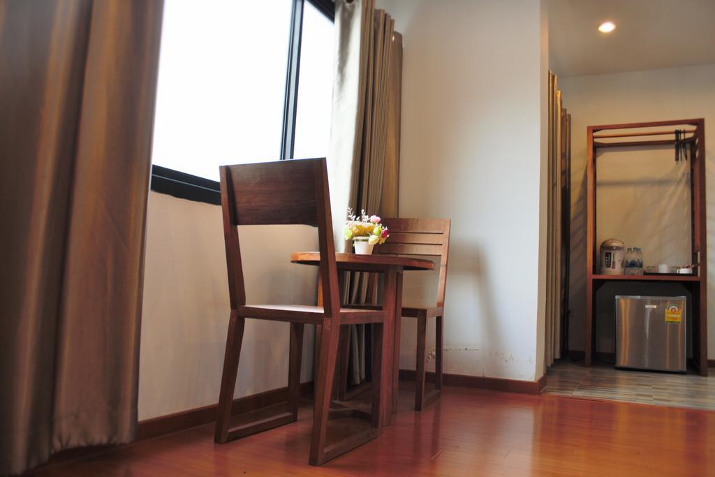 Ostello Double Dd House At Mrt Sutthisarn Bangkok