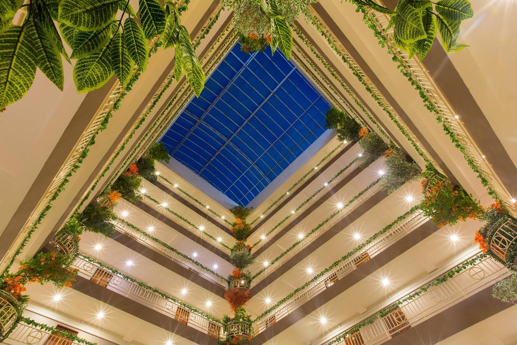 Hotel Three Seasons 5*