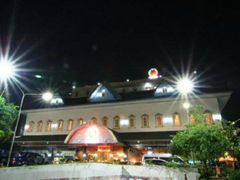 13 Coins Airport Ngam Wong Wan - Domestic