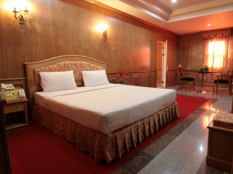 13 Coins Airport Ngam Wong Wan - Domestic Bangkok