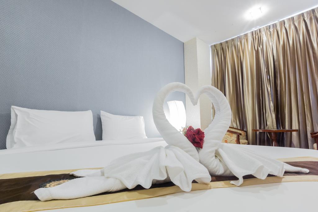 Three Seasons Hotel Bangkok