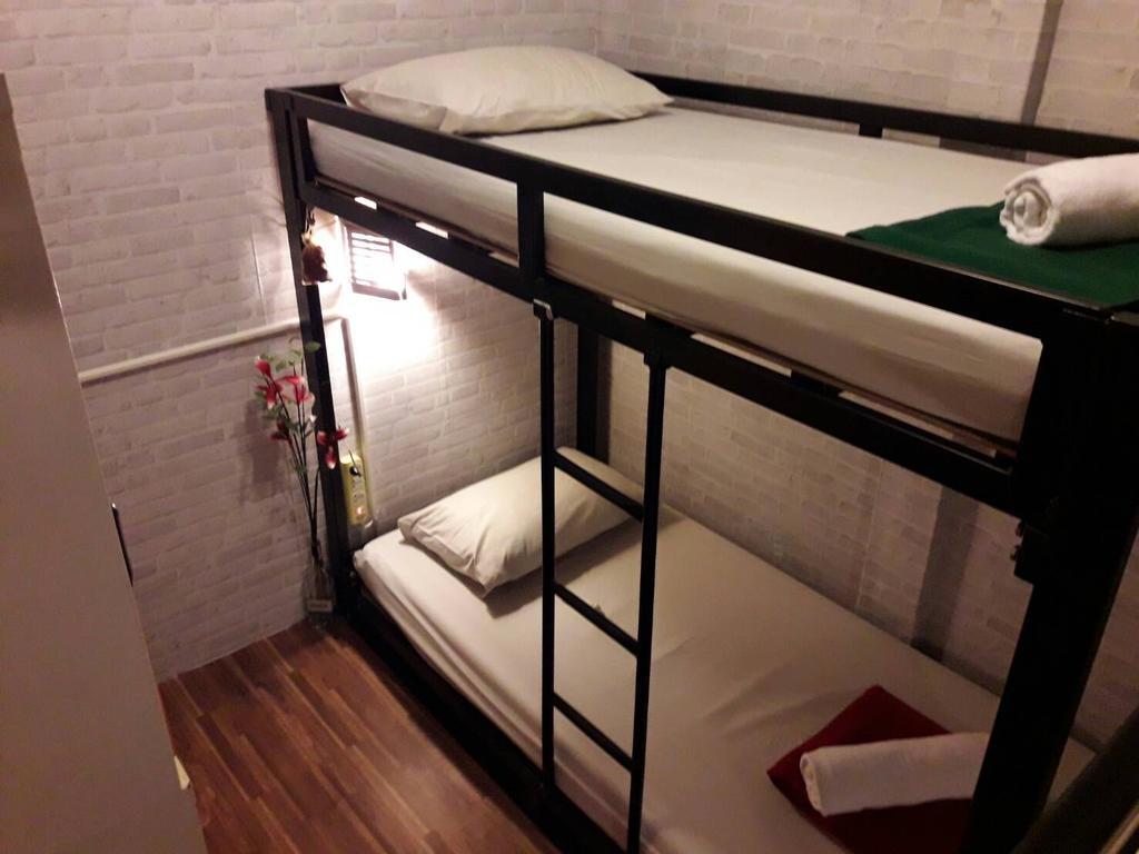 Asrama Bed