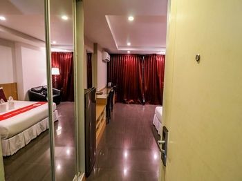 Nida Wongsawang 19 Plaza