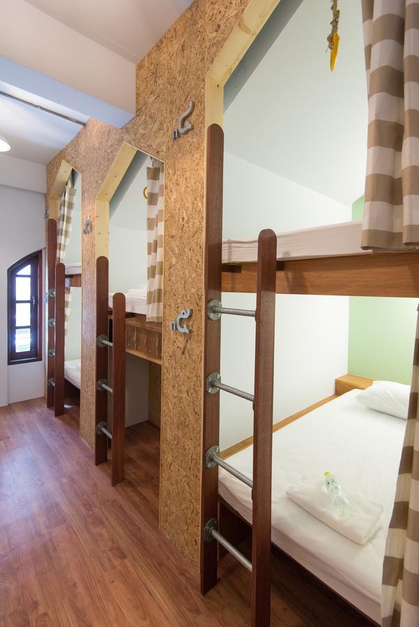 Barn & Bed Hostal *