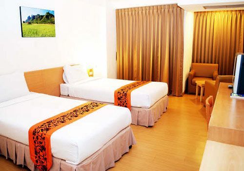 Three Seasons Hotel 5*