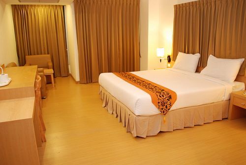 Three Seasons Hotel 5*