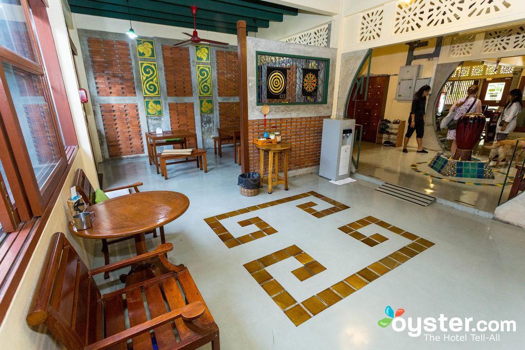 Cozy Place Hostel *
