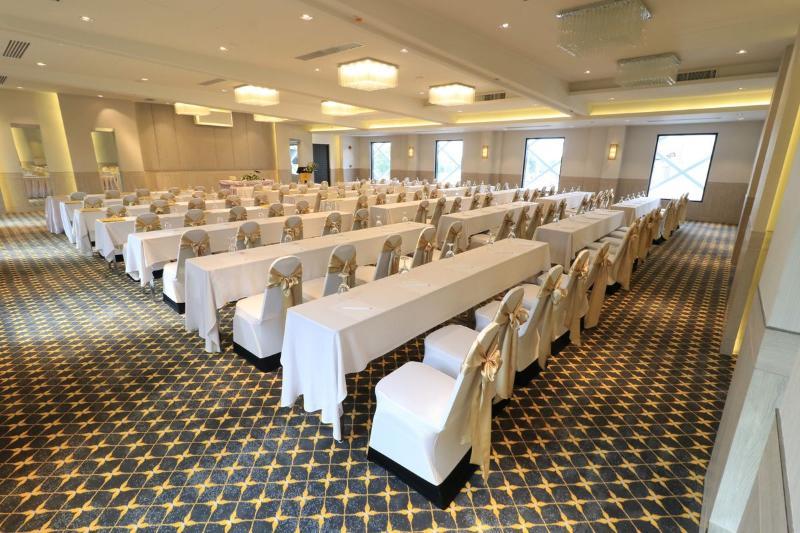 Khách sạn Midtown 4*