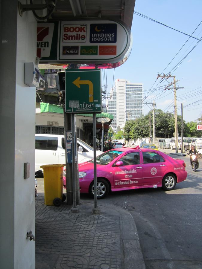 My 22 Female * Bangkok