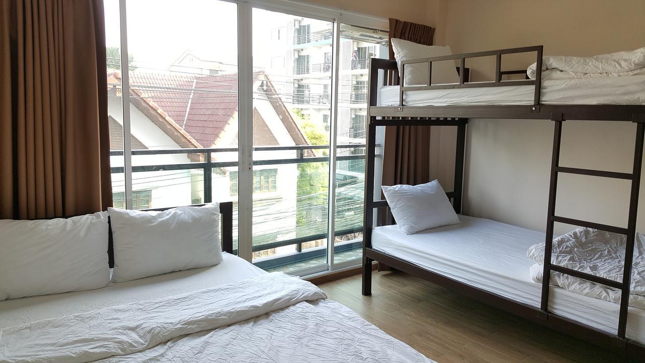 Hostel Small Space Cafe & Bangkok