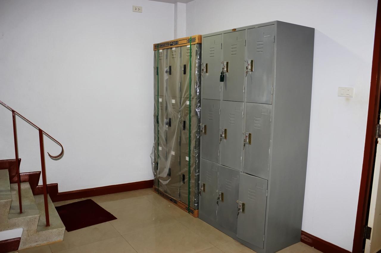 Hostel Base *