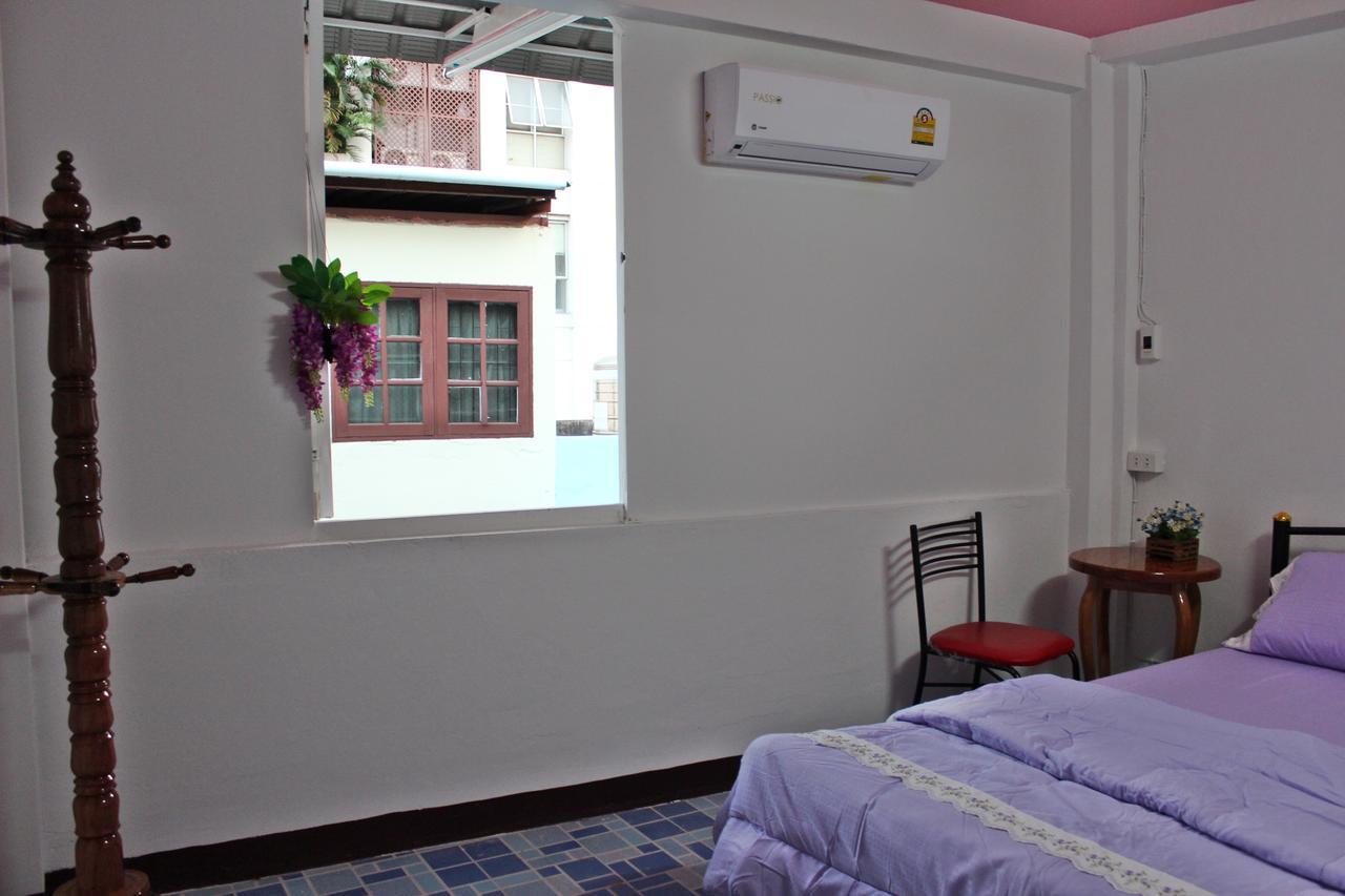 Hostal Base (adults Only) Bangkok