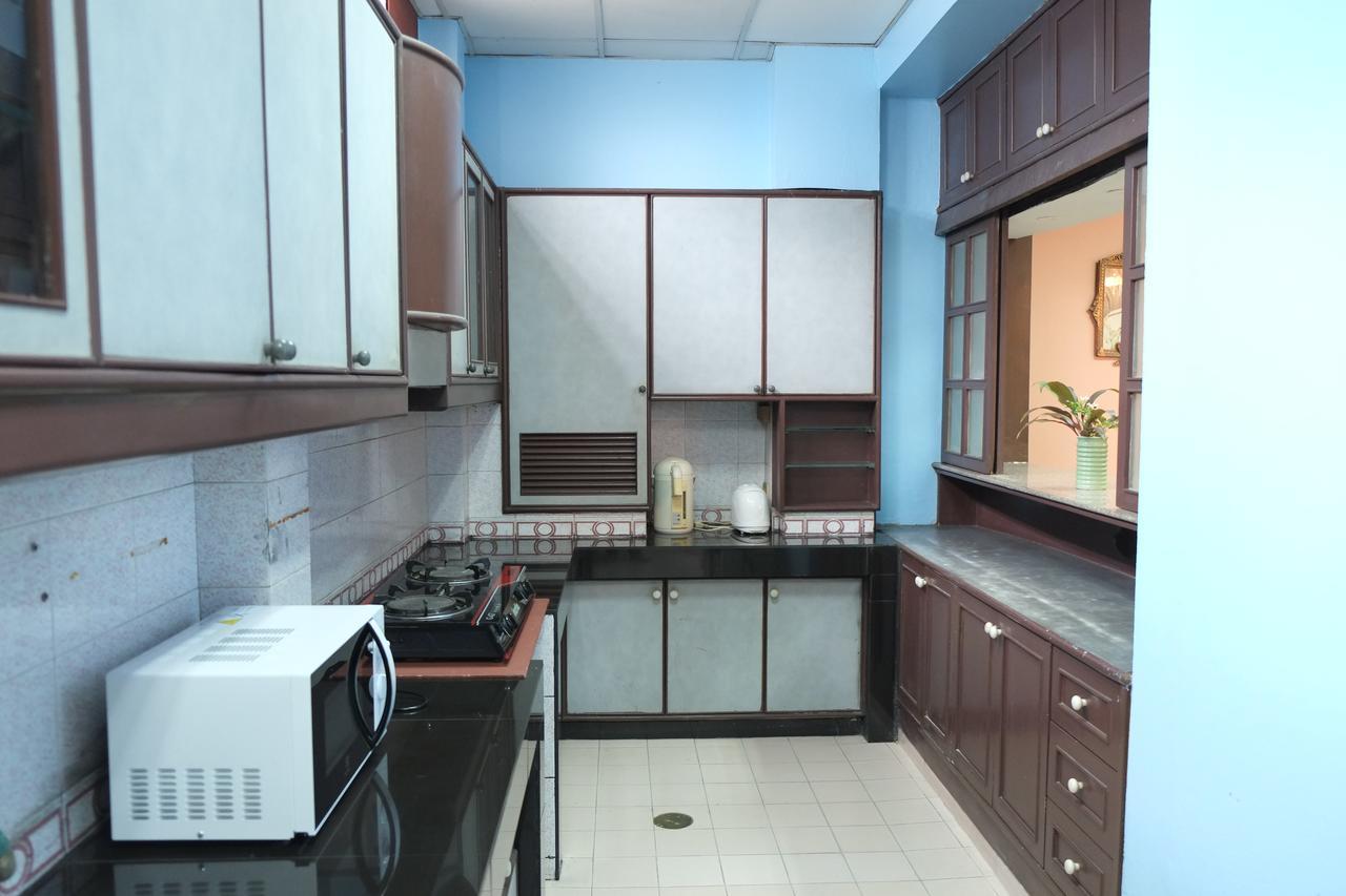 Nakhon Ramkhamhaeng Hostel *
