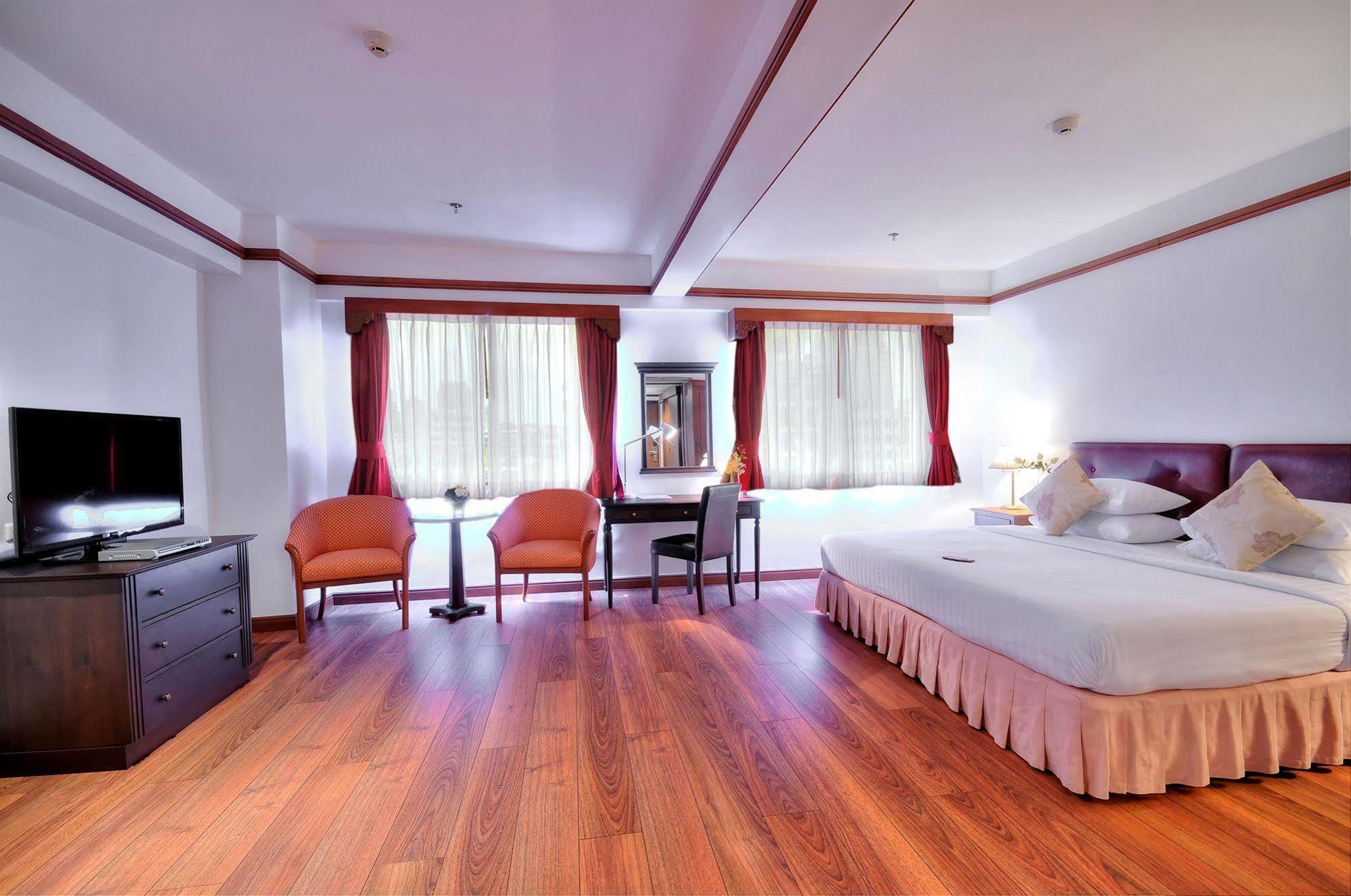 Silom Hotel 3*