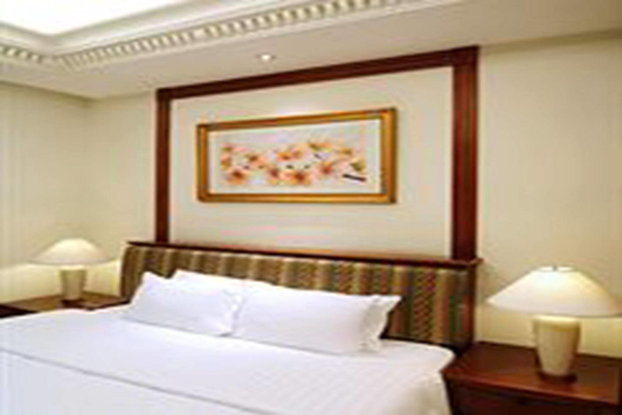 Khách sạn Pantip 4*