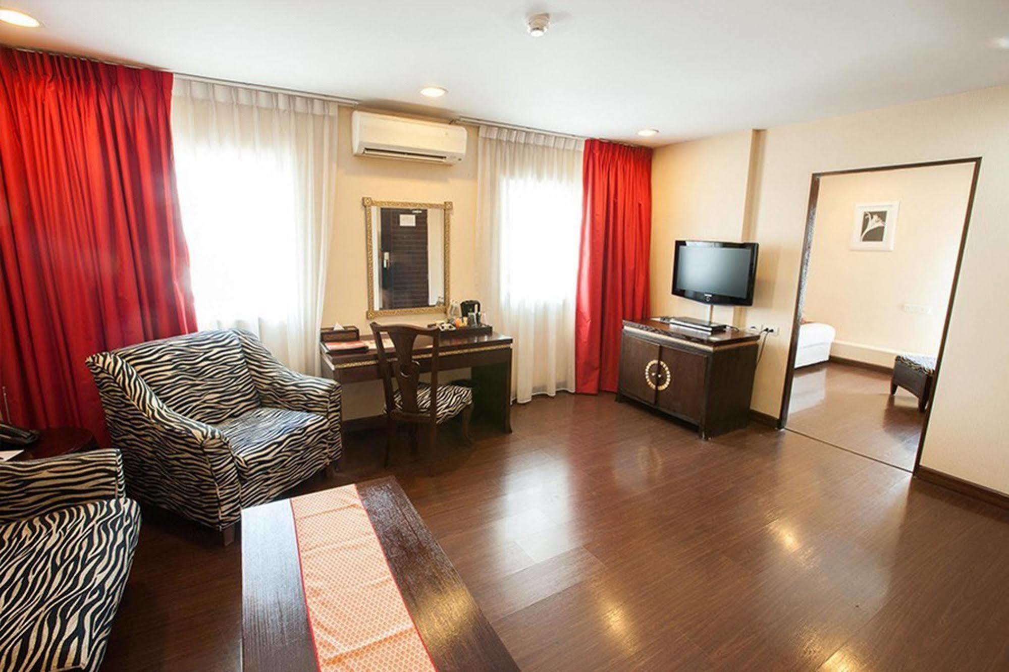 Club Mahindra Mac Boutique