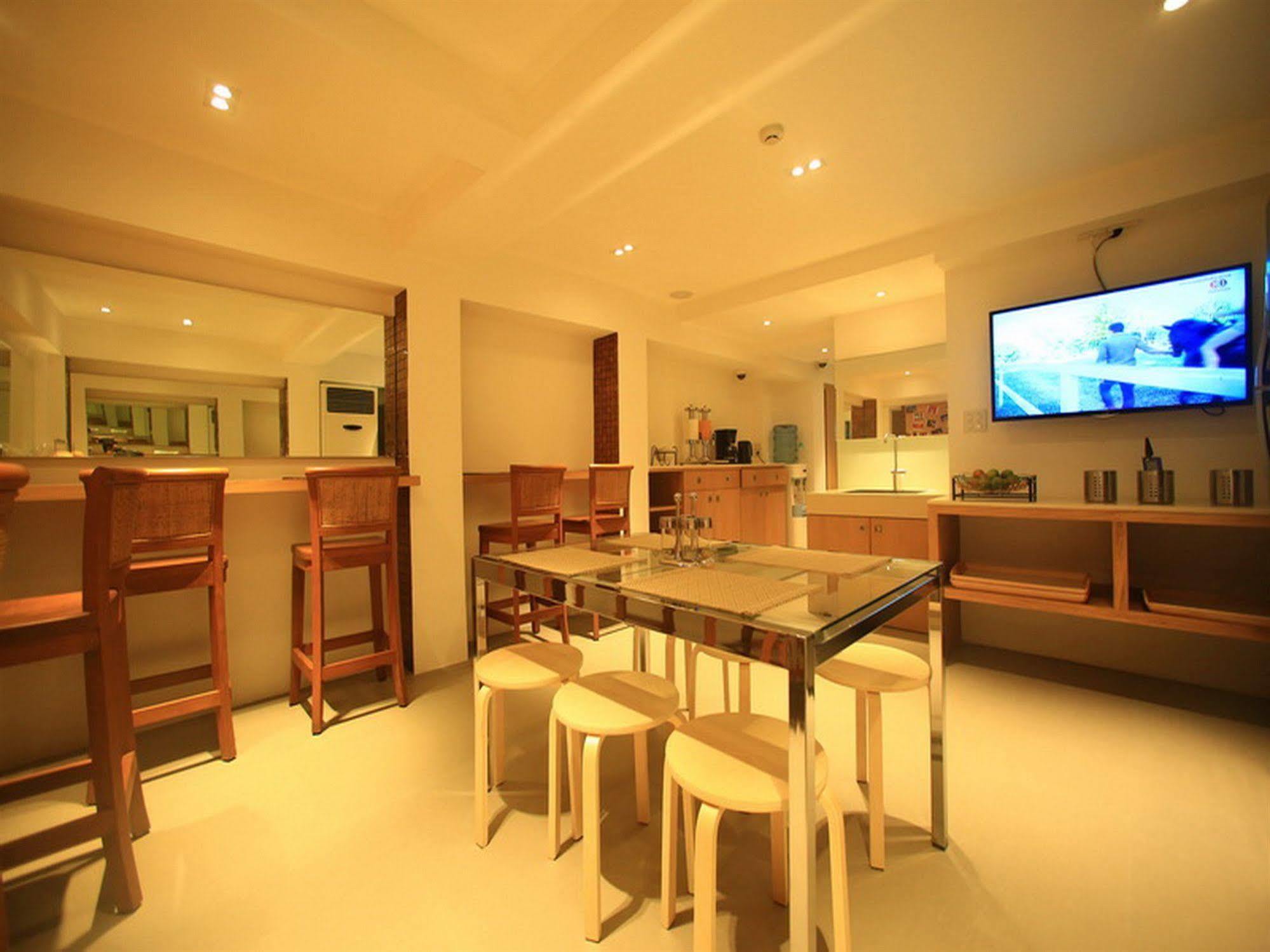 Khách sạn Silom One